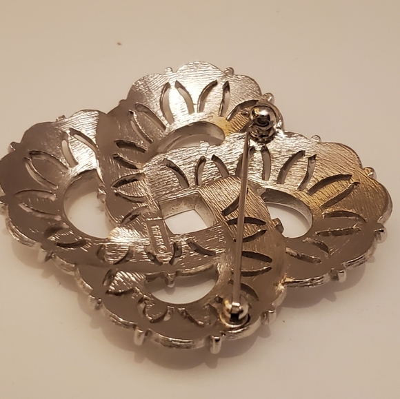 TRIFARI Double infinity symbols brooch pin, with textured and smooth finishes - Picture 4 of 16